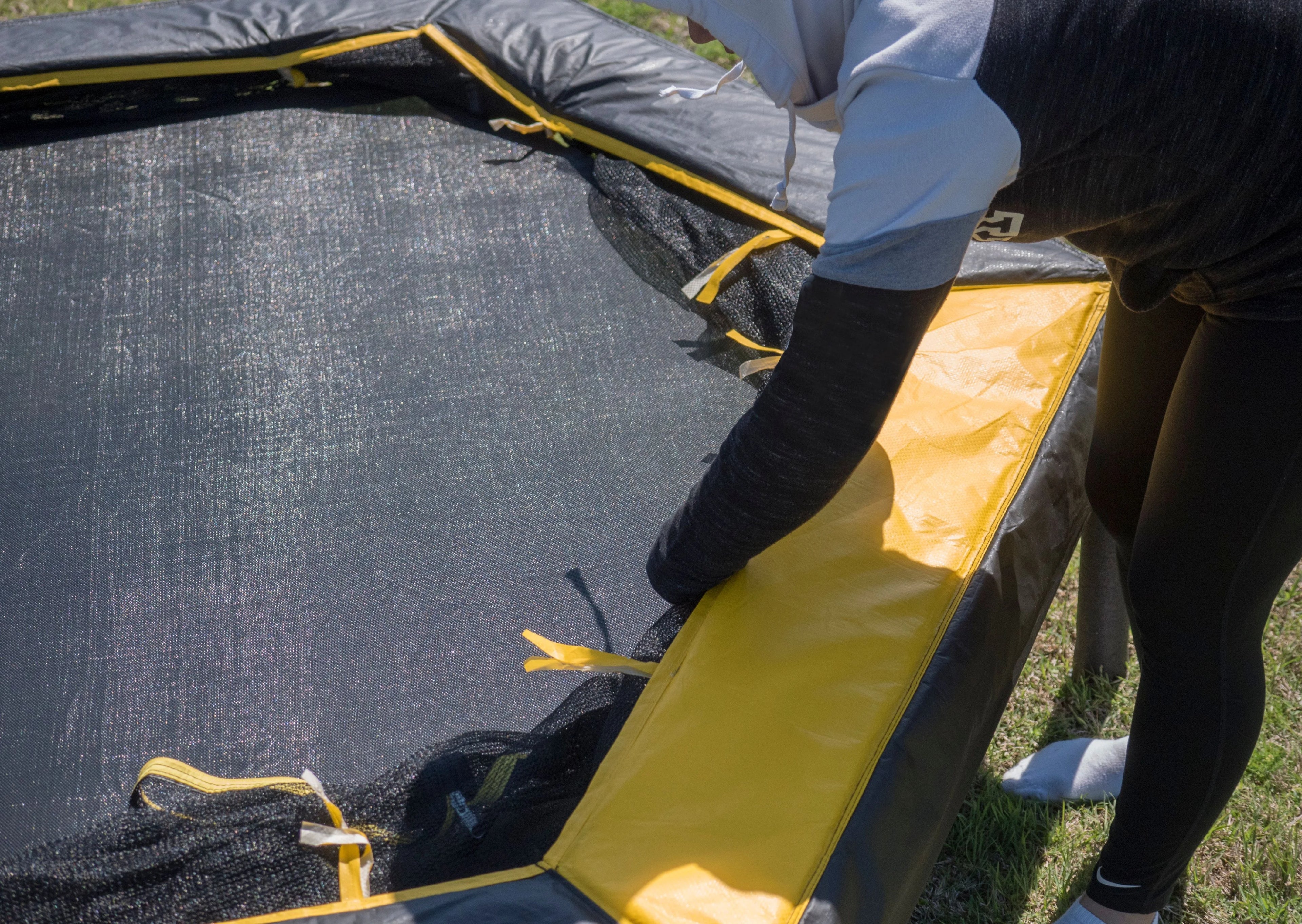 7.5-Foot Trampoline with Enclosure S1466