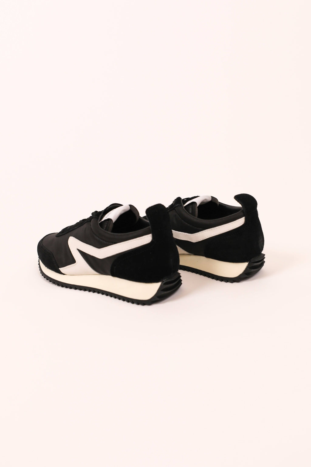 Black Retro Runner J66395