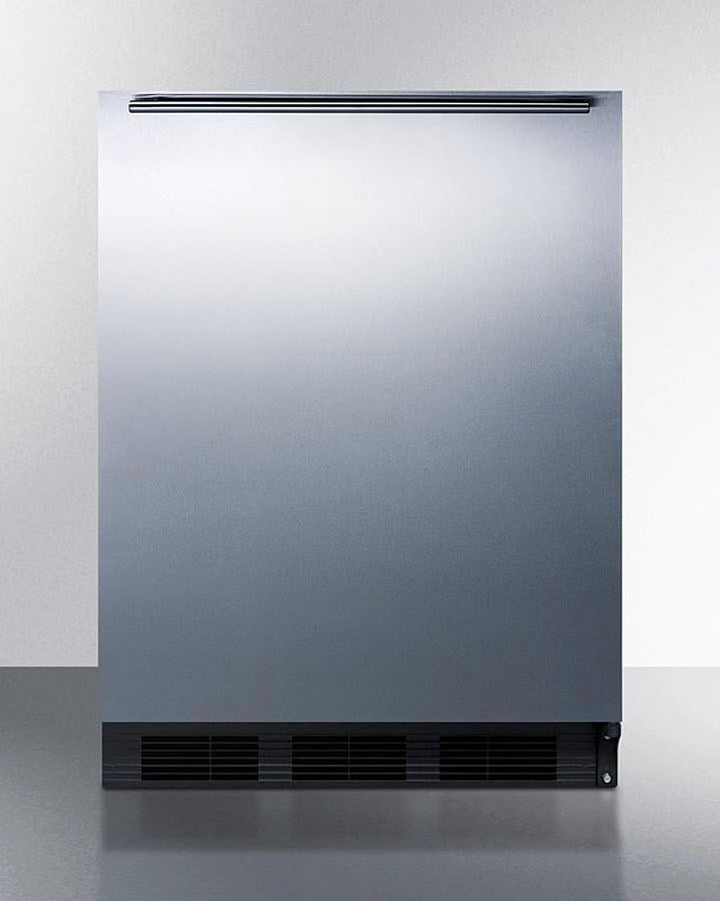 24" Wide 5.1 Cu. Ft. Compact Refrigerator P1944
