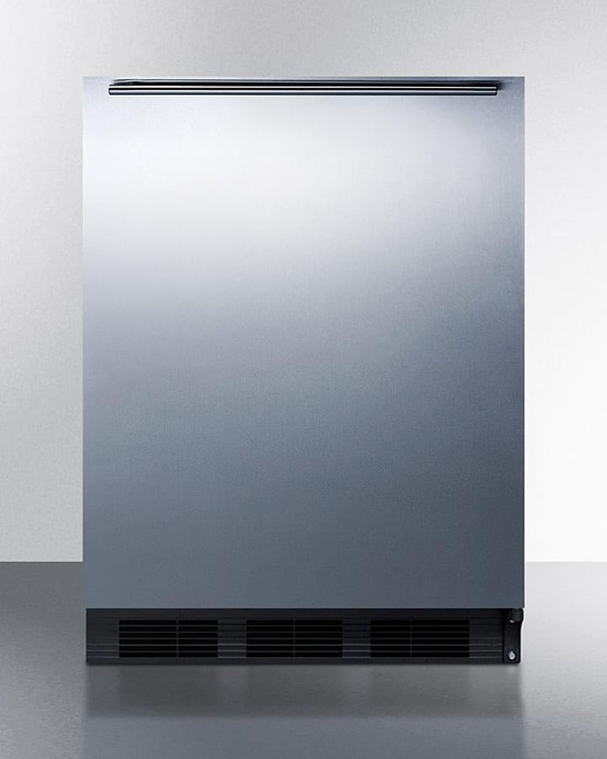 24" Wide 5.1 Cu. Ft. Compact Refrigerator P1944