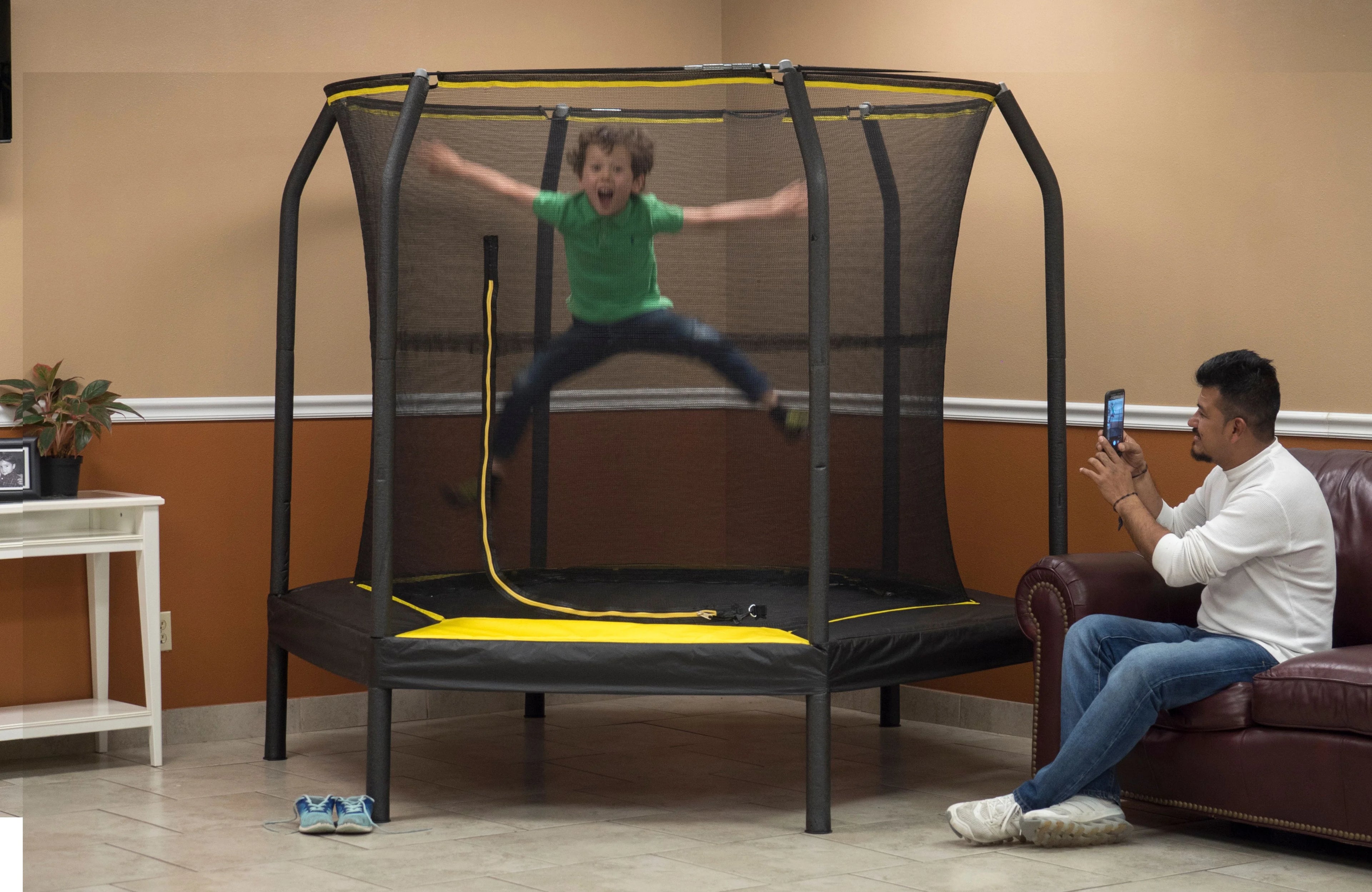 7.5-Foot Trampoline with Enclosure S1466