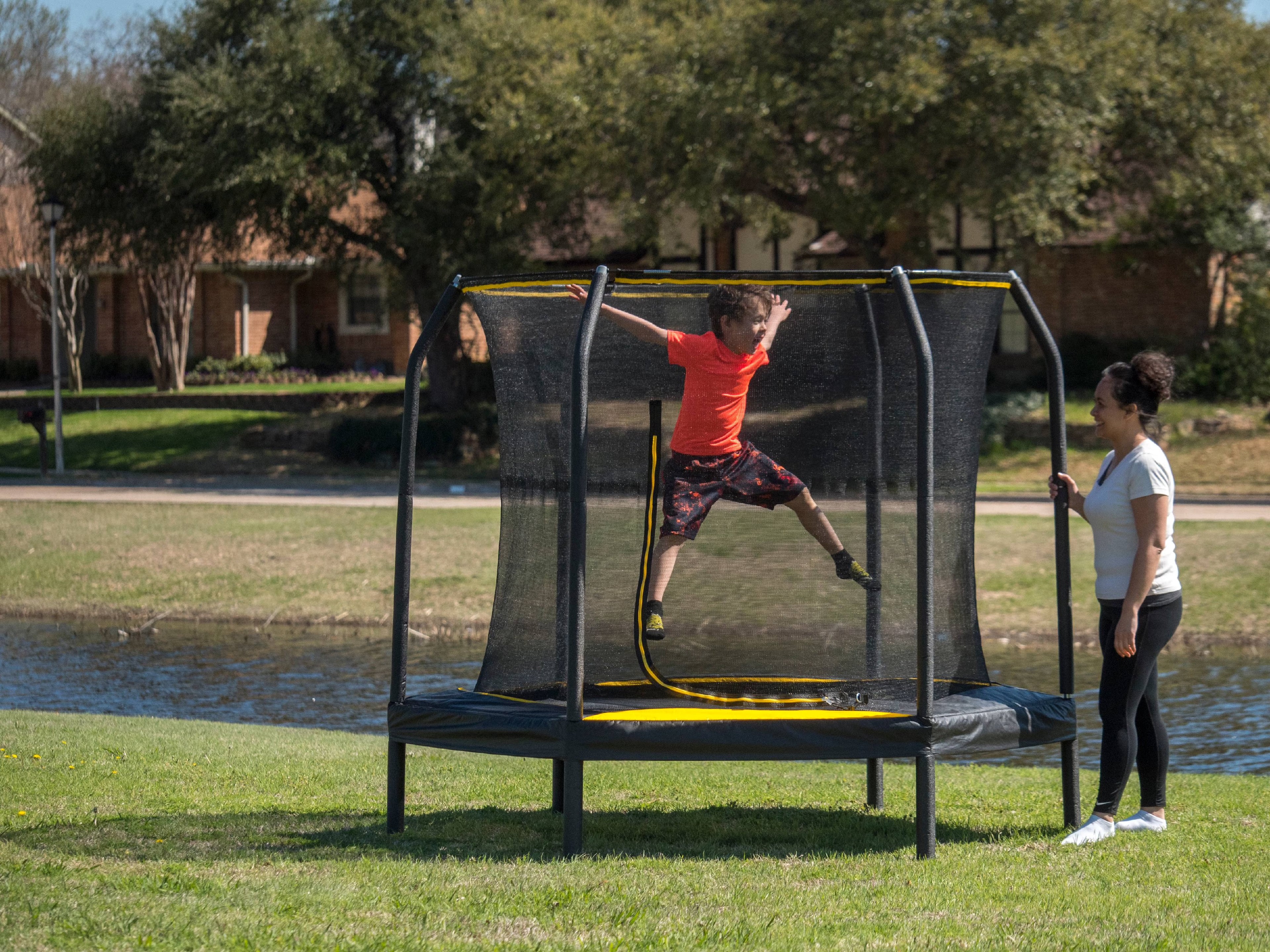7.5-Foot Trampoline with Enclosure S1466