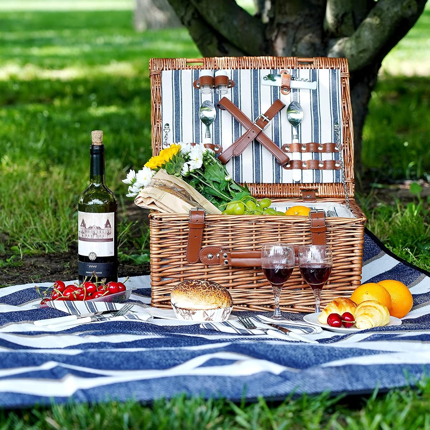 Wicker Picnic Basket Set with Insulated Cooler Bag and Cutlery Service Kit V663