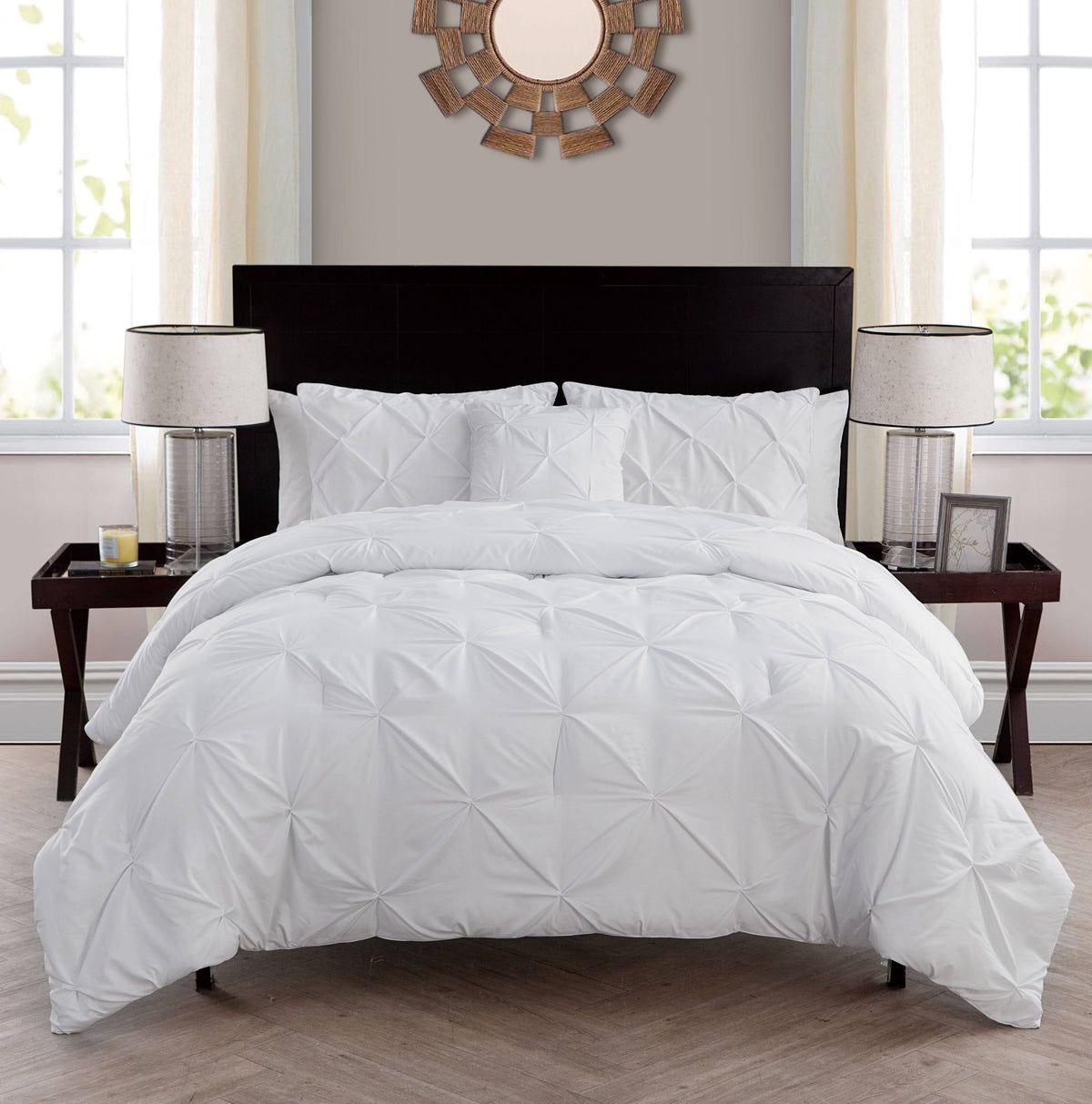 Queen White 4-Piece Comforter Set M14820