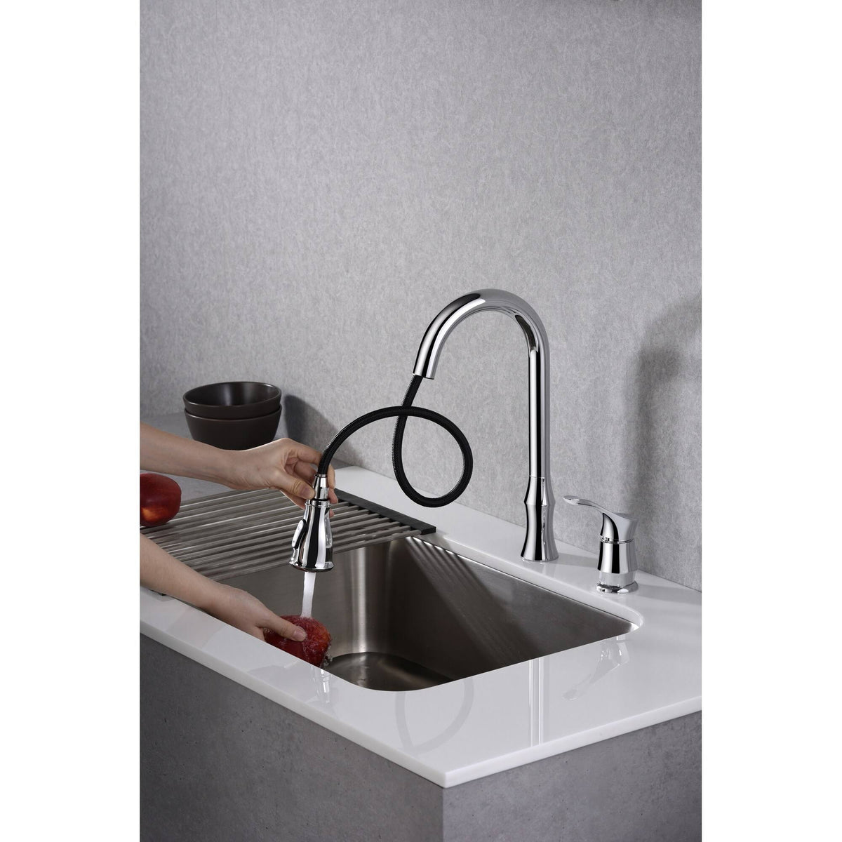 Chrome Single-Handle Pull-Down Sprayer Kitchen Faucet I3316