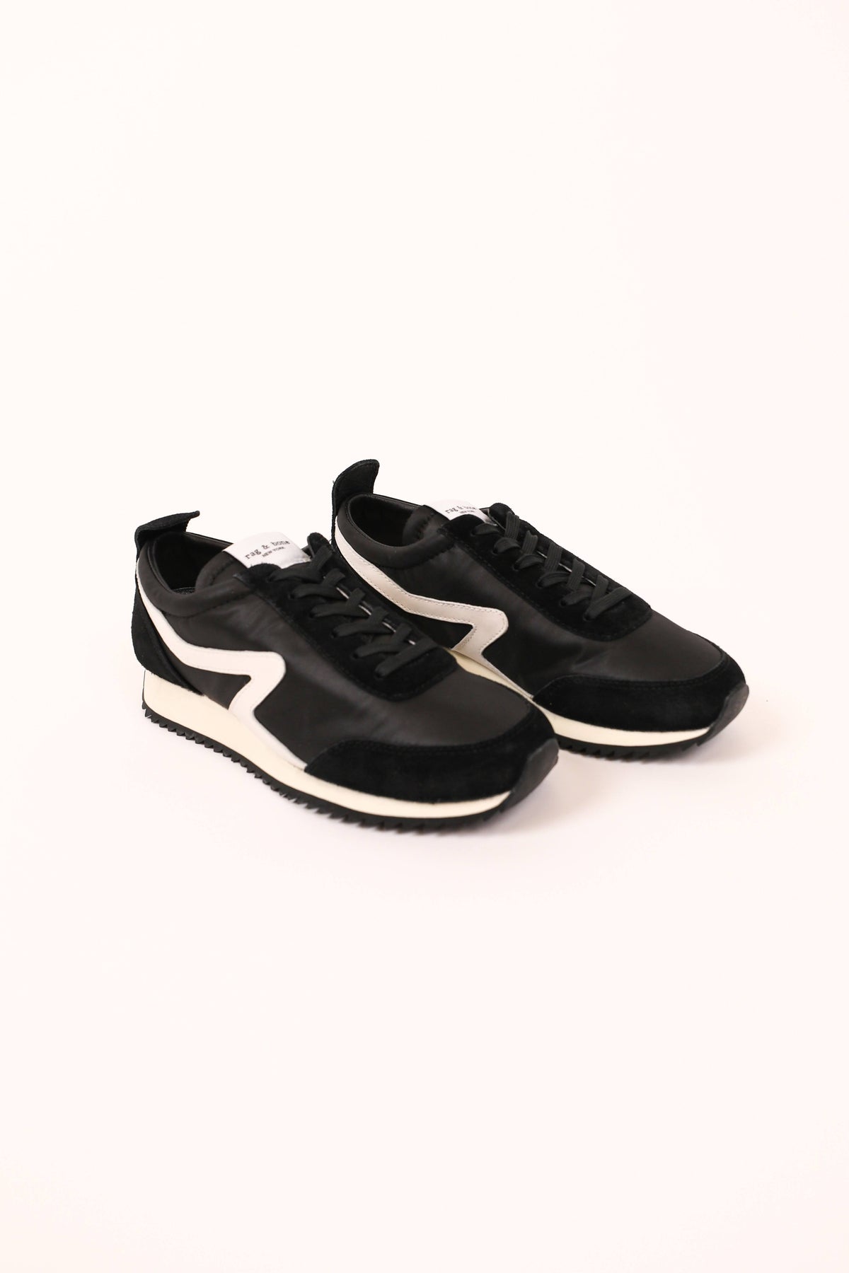 Black Retro Runner J66395