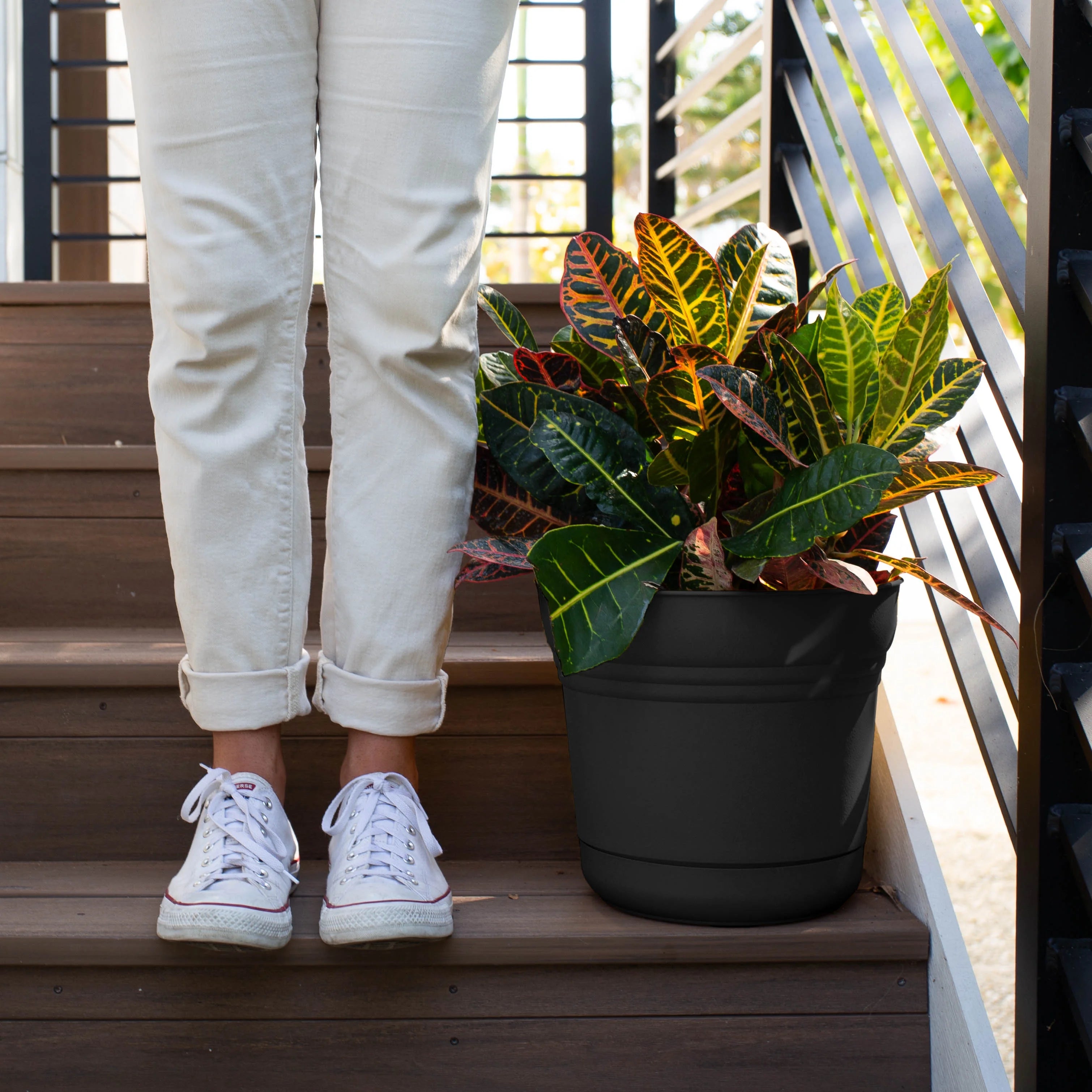 Black Resin Planter with Saucer I2488