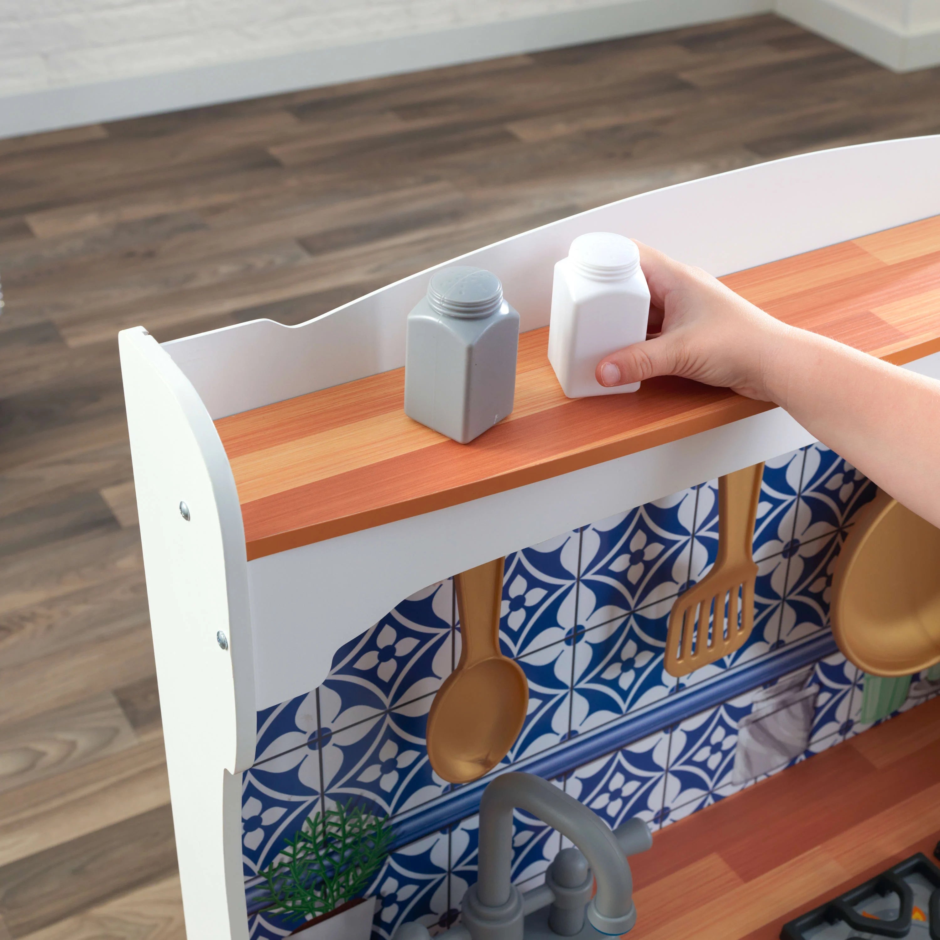 Magnetic Play Kitchen with Sink, Ice Maker & 9 Accessories B293