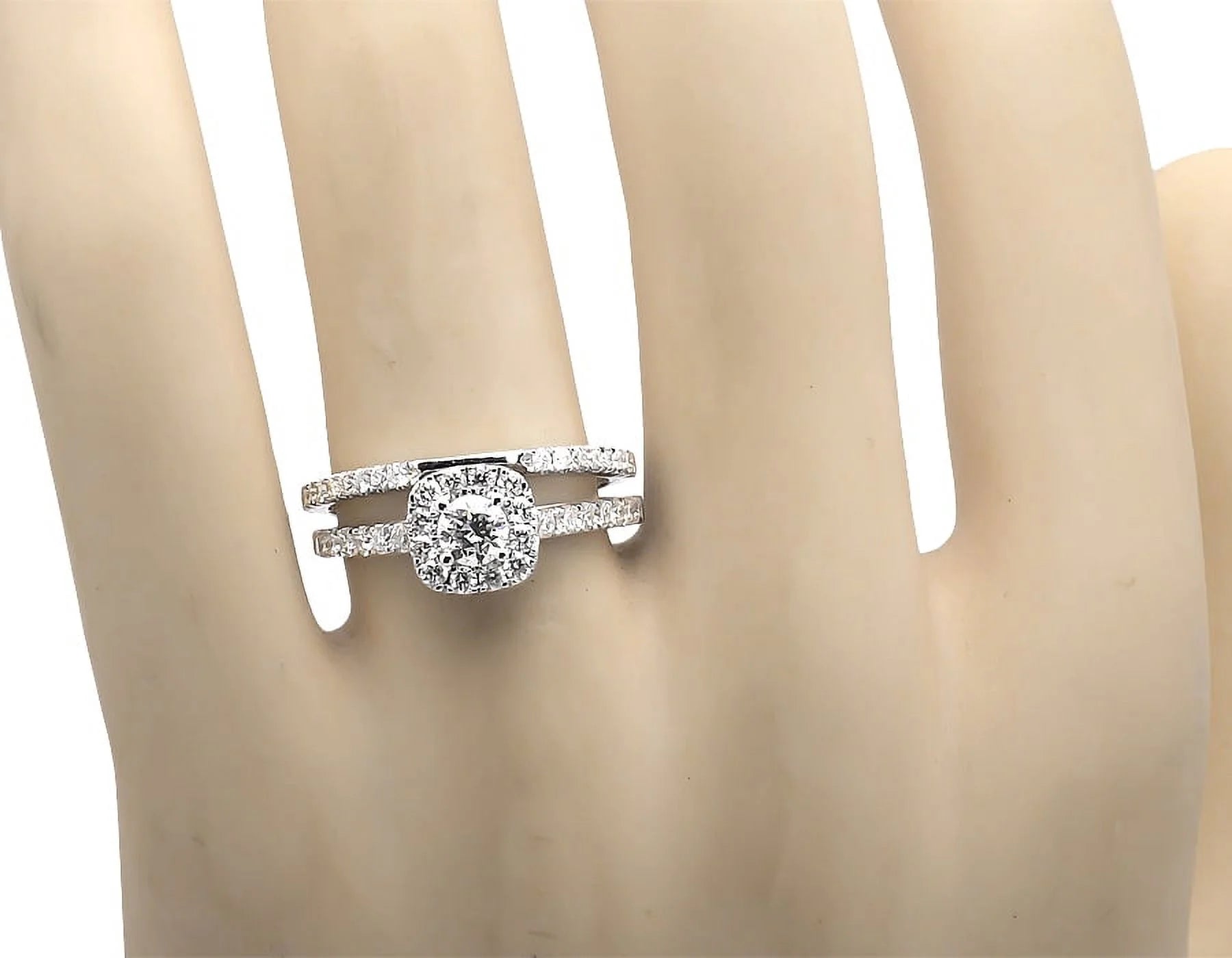 White Gold Halo Diamond Bridal Ring Set I25283