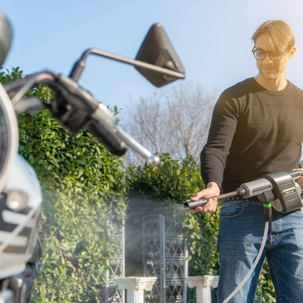 Cordless 24V 600PSI Pressure Washer with 4 Nozzles O3955