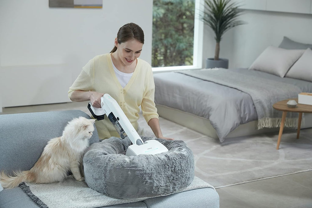 White Cordless Stick Vacuum W4877